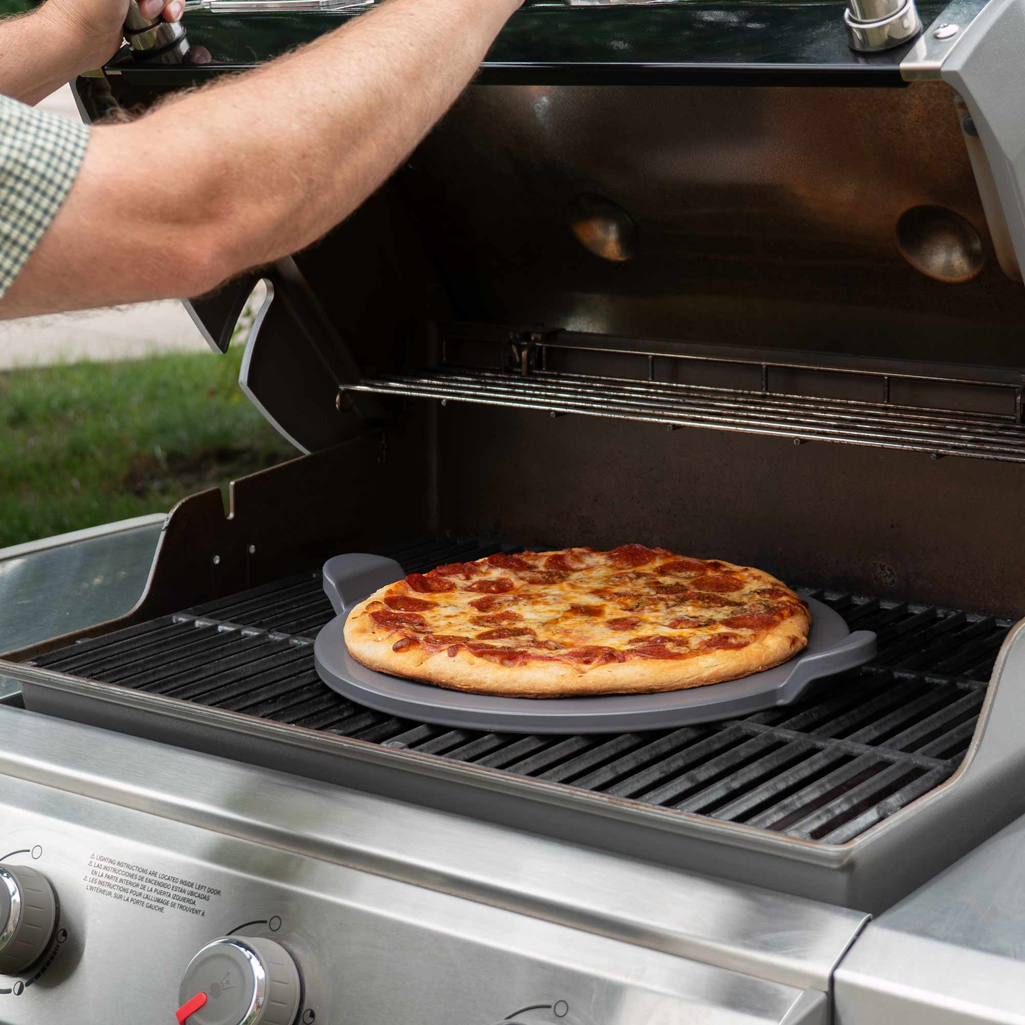 Glazed Round Pizza Stone with Handles, 15-Inch, Grey - Image 5