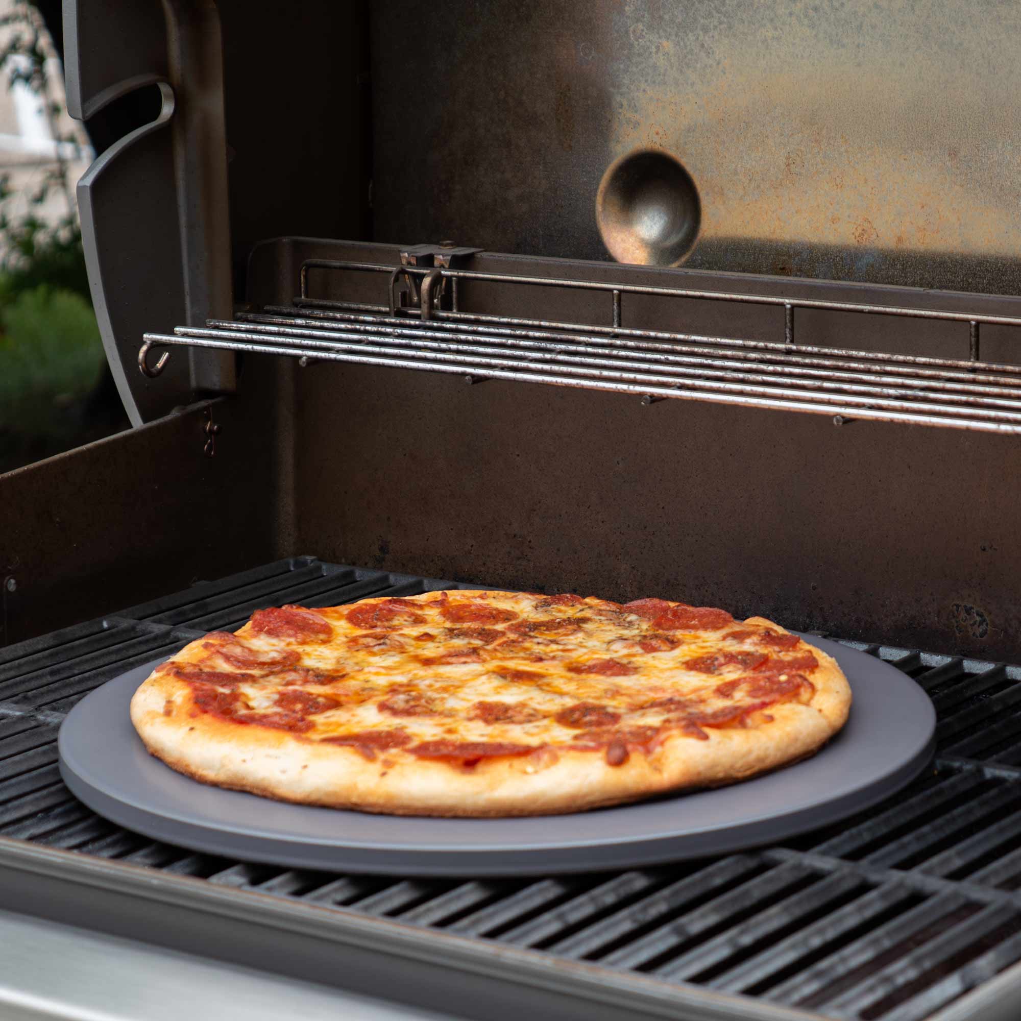 Glazed Round Pizza Stone, 16-Inch, Grey - Image 4