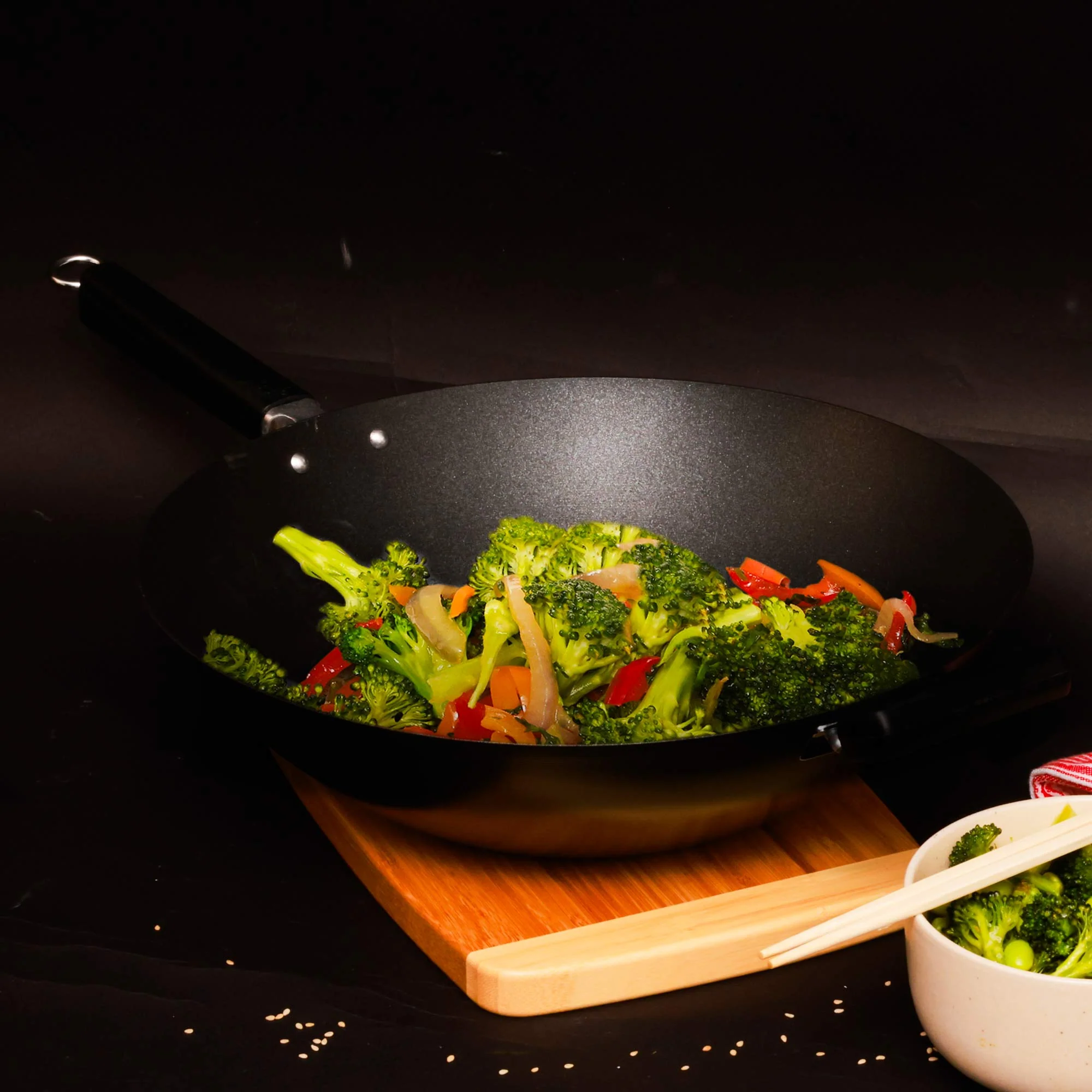 Professional Series 14-Inch Carbon Steel Ceramic Nonstick Flat Bottom Wok with Phenolic Handles - Image 3