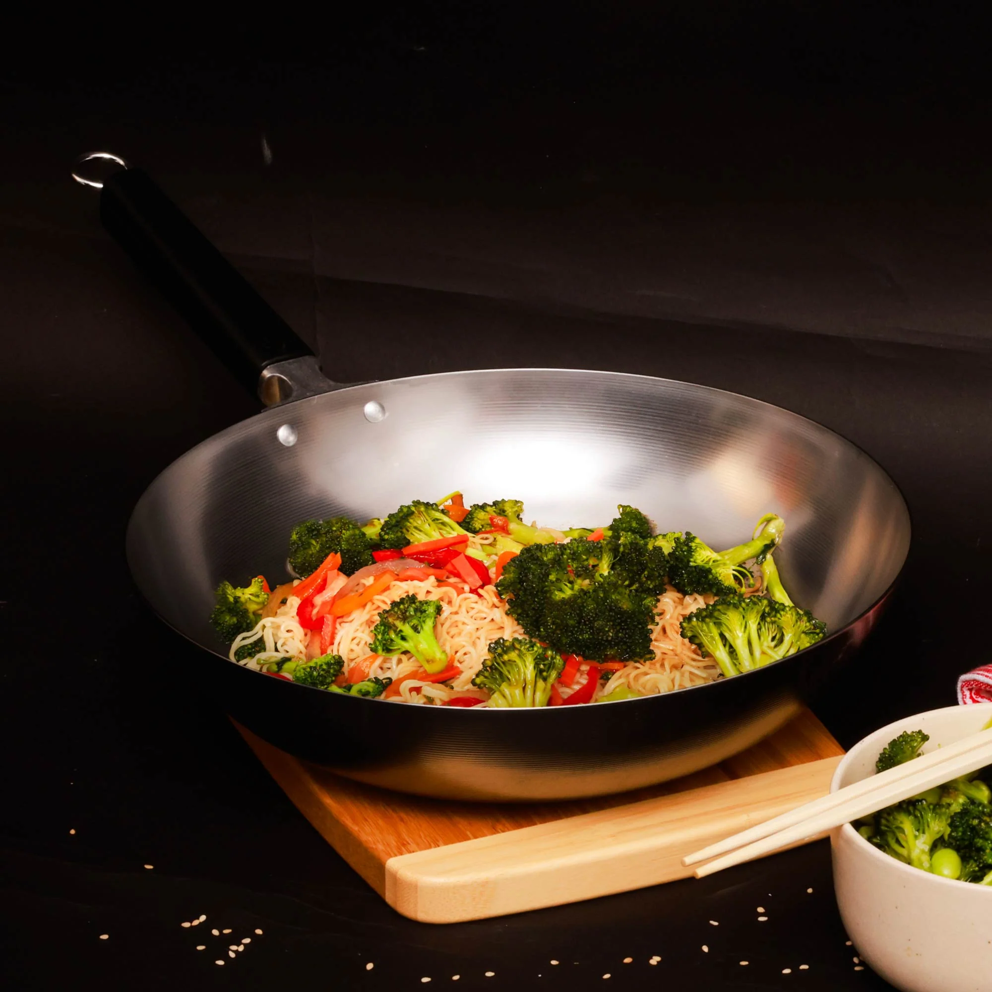 Professional Series 12-Inch Carbon Steel Stir Fry Pan with Phenolic Handle - Image 3