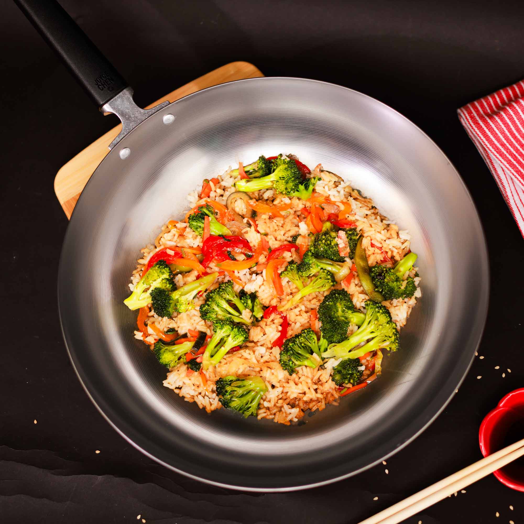Professional Series 12-Inch Carbon Steel Stir Fry Pan with Phenolic Handle - Image 4