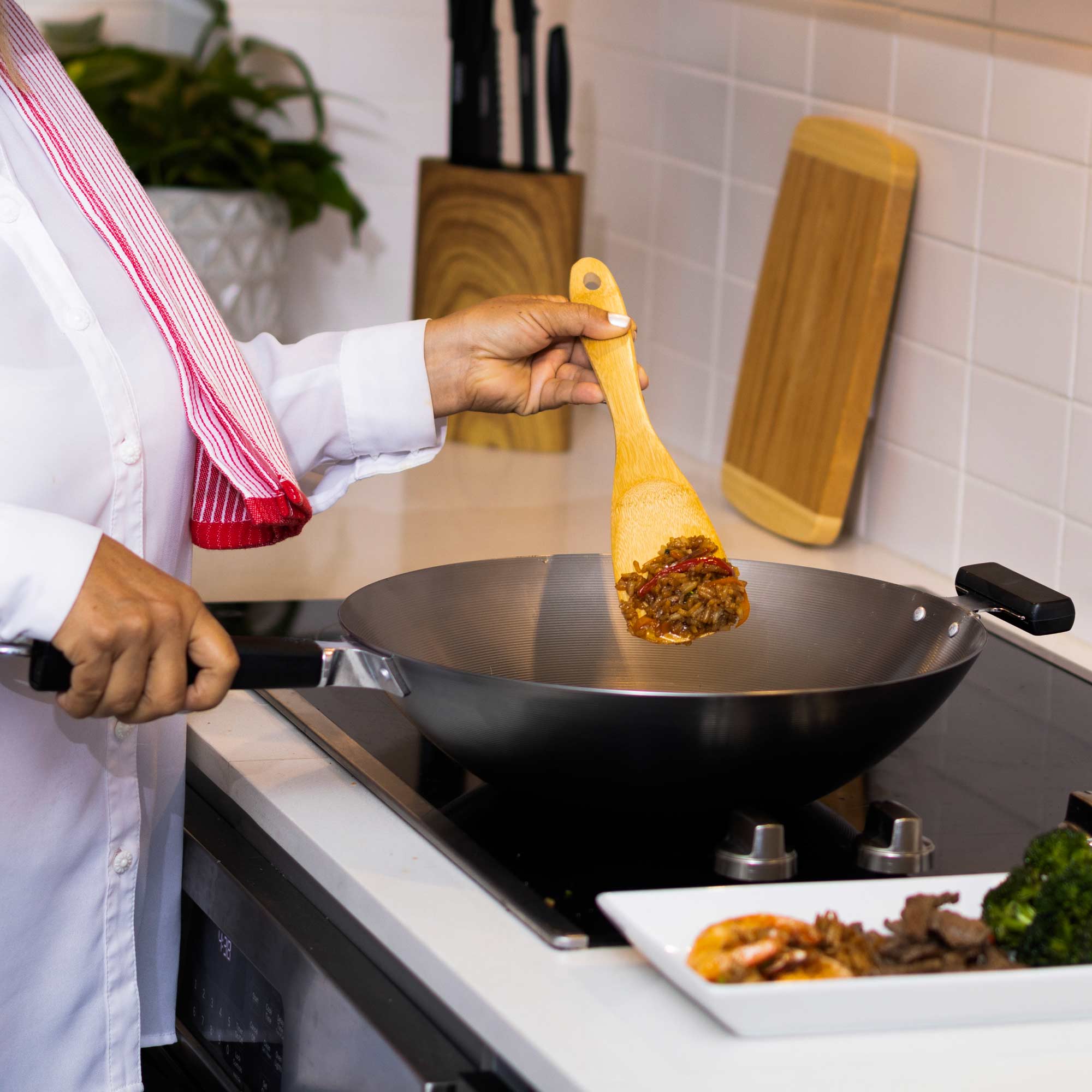 Professional Series 14-Inch Carbon Steel Flat Bottom Wok with Phenolic Handles - Image 6