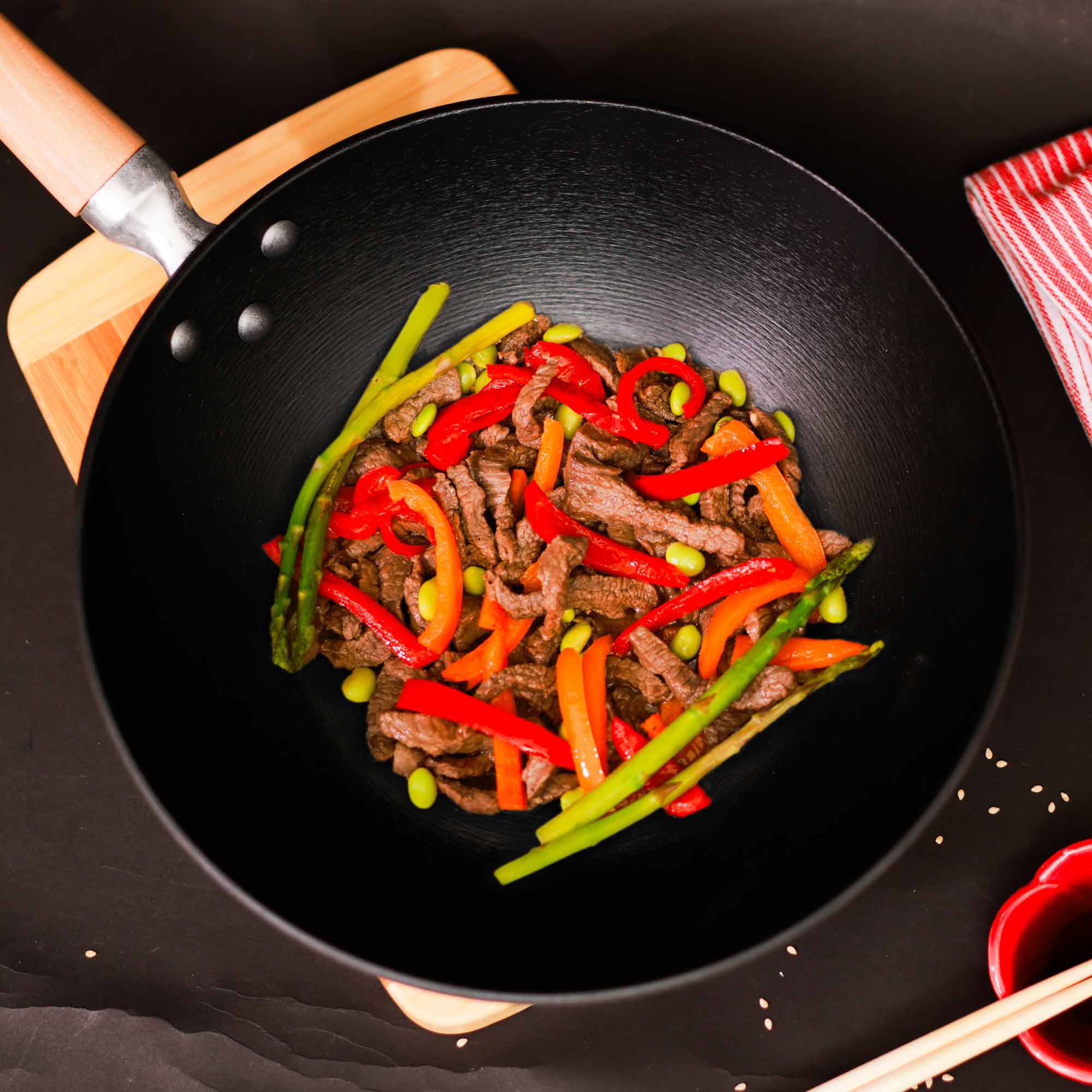 Professional Series 11.5-Inch Preseasoned Cast Iron Stir Fry Pan with Maple Handle - Image 3