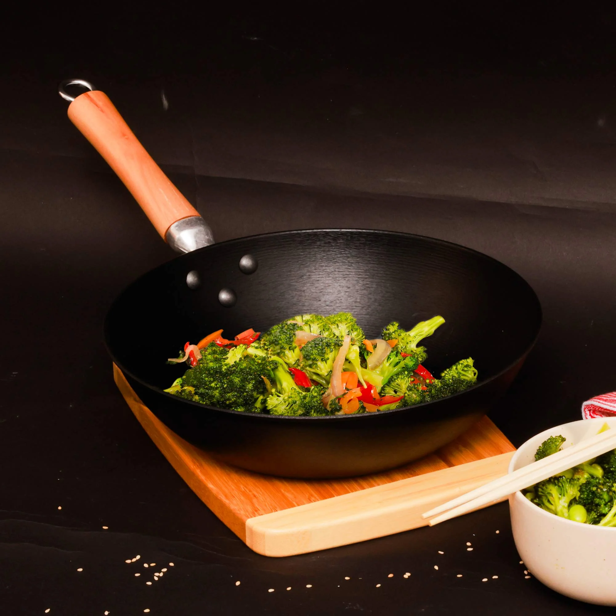 Professional Series 11.5-Inch Preseasoned Cast Iron Stir Fry Pan with Maple Handle - Image 5