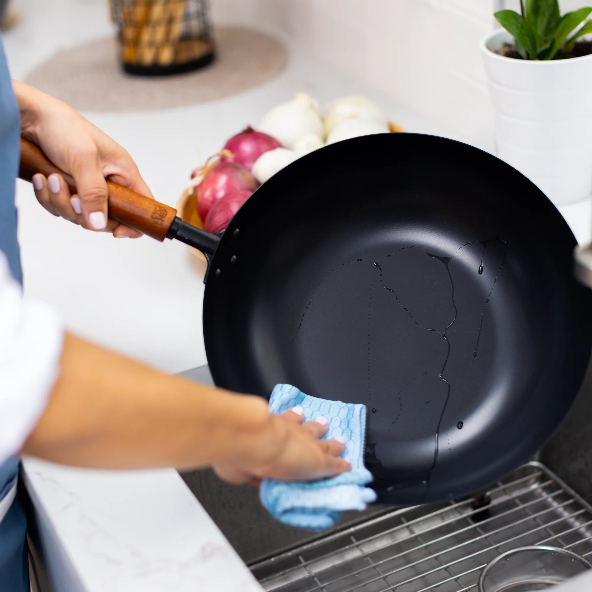 Classic Series 12-Inch Carbon Steel Ceramic Nonstick Stir Fry Pan - Image 7