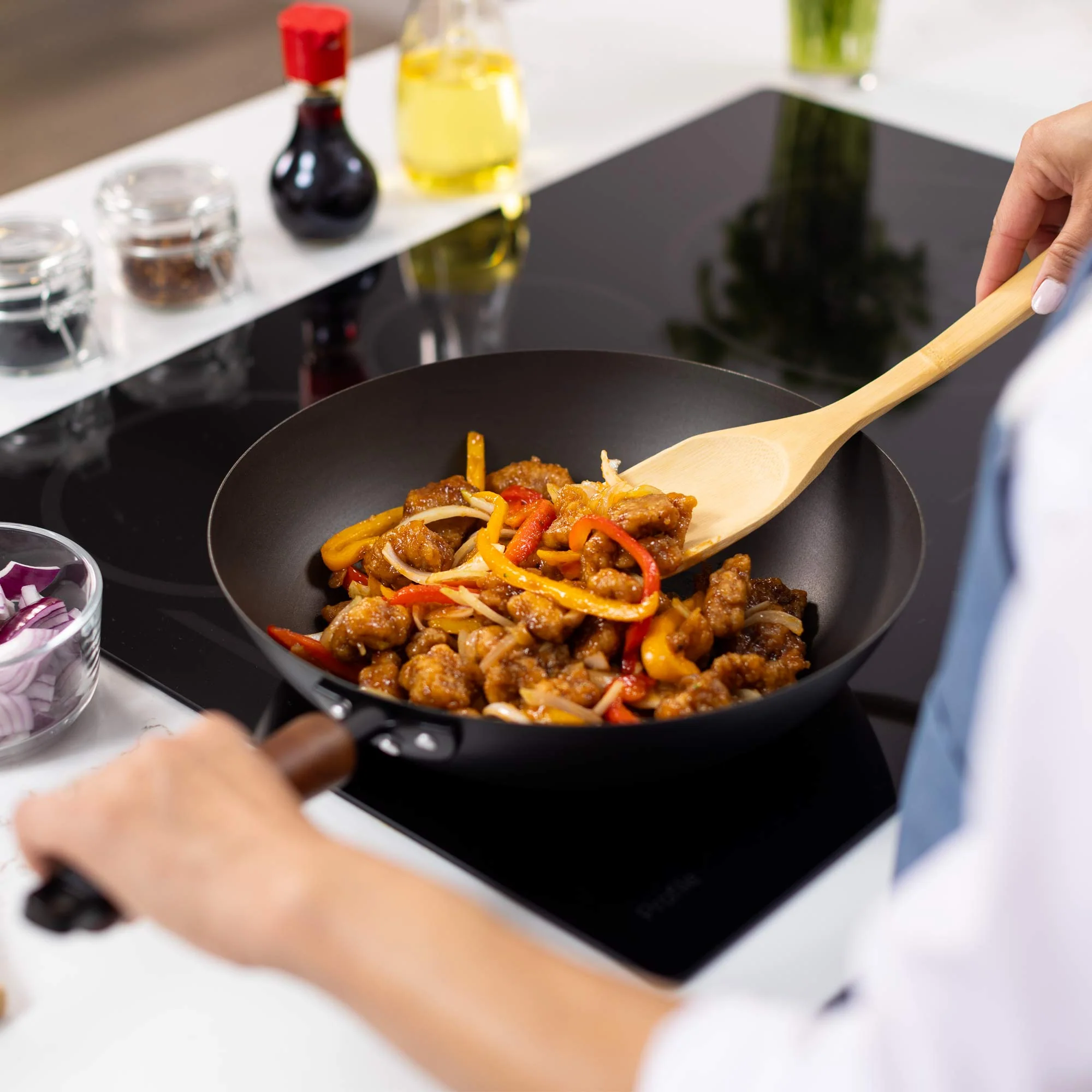 Classic Series 12-Inch Carbon Steel Preseasoned Stir Fry Pan - Image 3