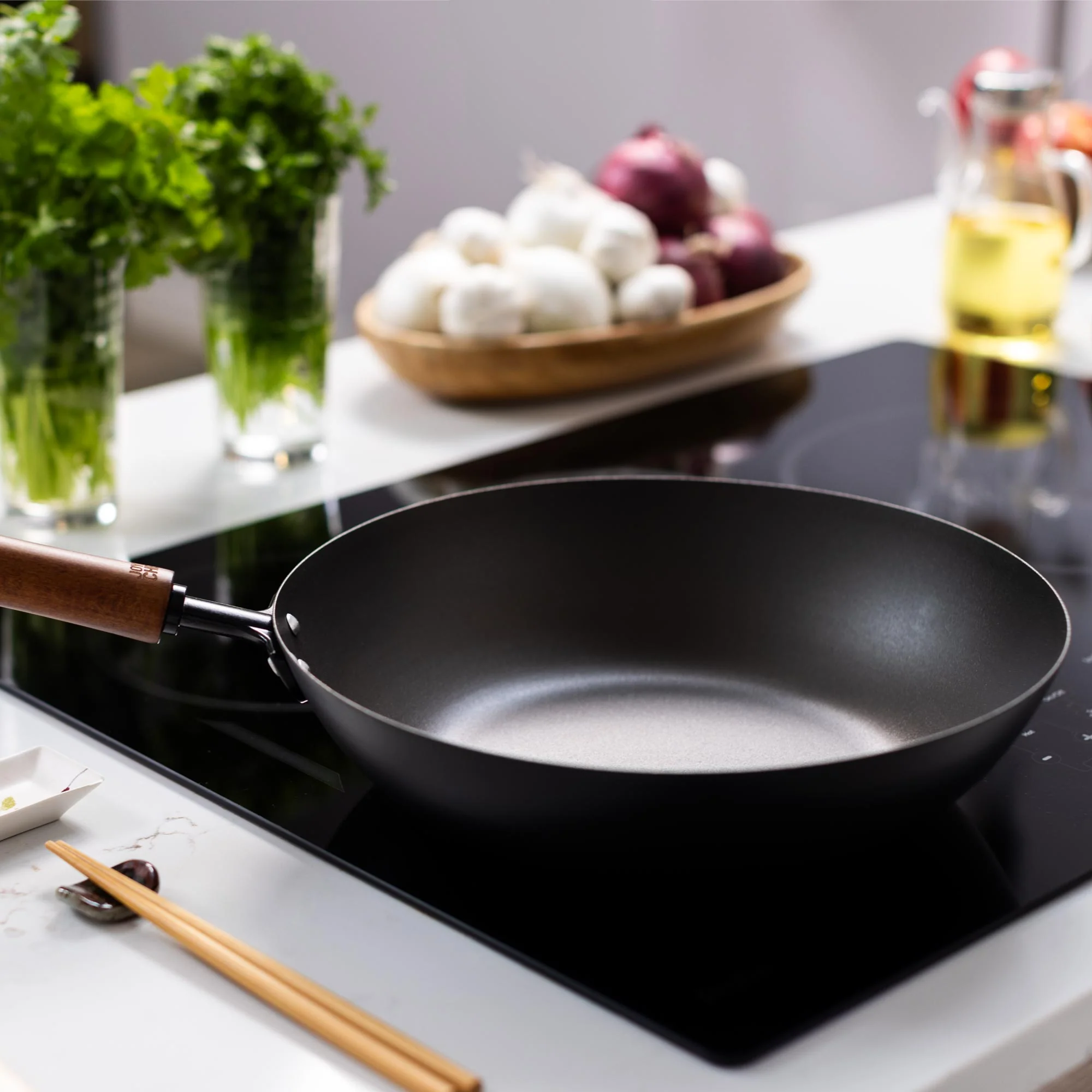 Classic Series 12-Inch Carbon Steel Preseasoned Stir Fry Pan - Image 5