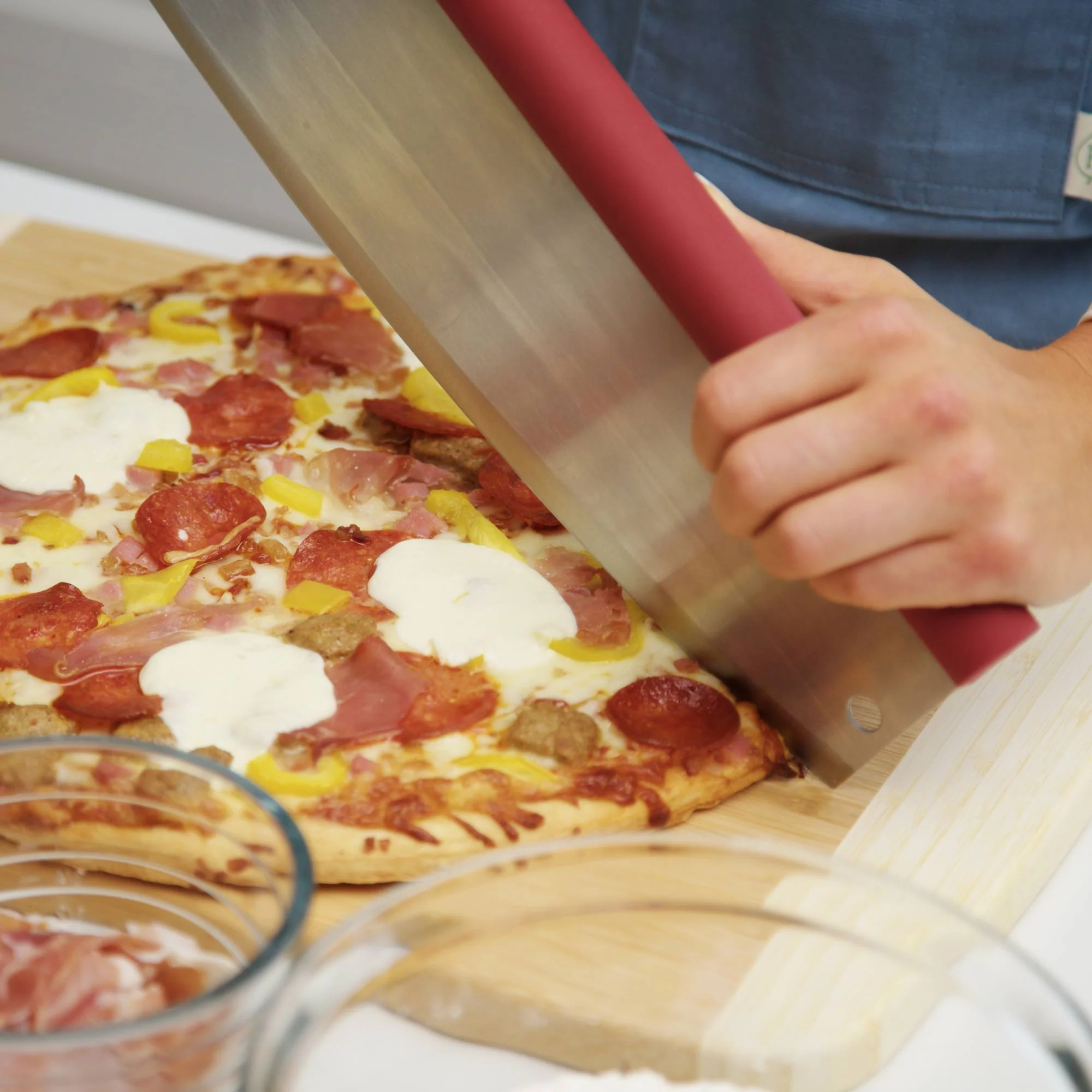 Pizza Rocker with Comfort Grip Handle, 18-Inch - Image 3